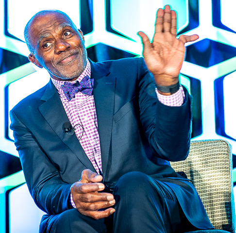 Alan Page shows off his dislocated left pinky finger at a Federal Home Loan Board conference.