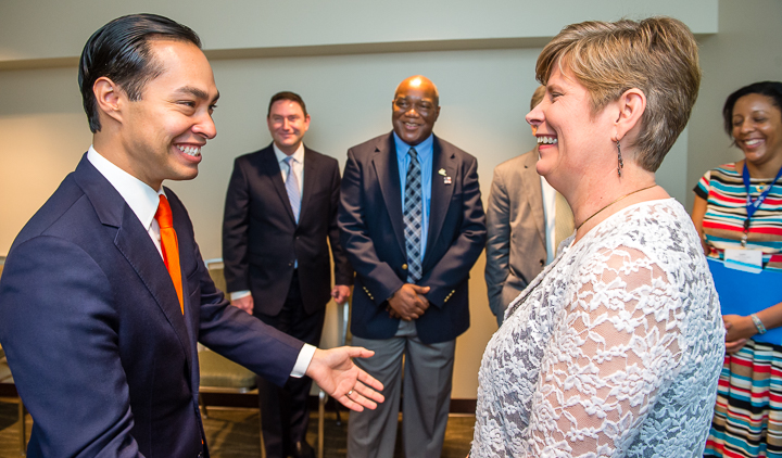 Secretary of Housing & Urban Development Julian Castro meets APA president Carol Rhea in Seattle.